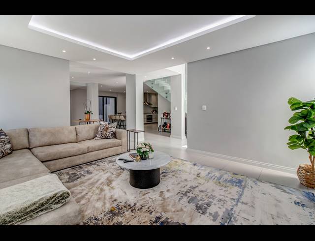 3 BEDROOM TOWNHOUSE FOR SALE IN SANDOWN